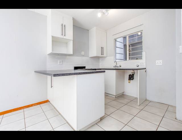 1 BEDROOM APARTMENT TO LET IN RADIOKOP